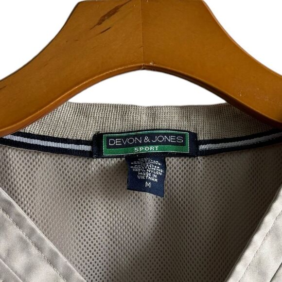 Devon and Jones Sport Men’s Beige V-neck Pullover Size Medium 2 0391 - Picture 2 of 8